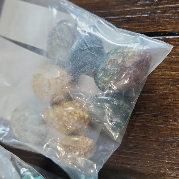 Assorted Rocks and Shell Chips - Picture 7 of 9